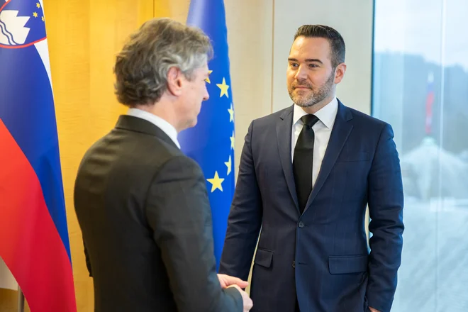 Obisk predstavnika družbe Gallup Jona Cliftona in opravljeni promocijski intervju je dal reference storitvam ameriške družbe. Področje je treba urediti, opozarja protikorupcijska komisija. FOTO: Arhiv Vlade RS