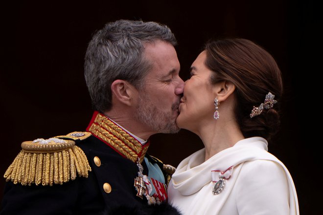 Danci so navdušeni nad svojo kraljico, ki je Avstralka, s princem pa sta se spoznala v času olimpijskih iger v Sydneyu. FOTO: Ritzau Scanpix Denmark via Reuters