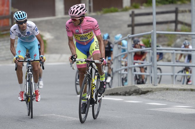 Alberto Contador (v rožnatem) je bil nesporni kralj tritedenskih dirk svoje generacije. FOTO: Reuters