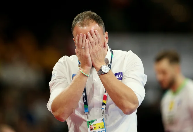 Uroš Zorman je skril obraz, ni pa skrival razočaranja. FOTO: Cathrin Mueller/Reuters