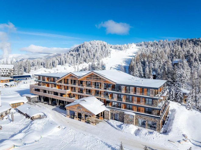 Tržičana sta v središču vasi poleti odprla nov apartmajski hotel Alpin Peaks. FOTO Promocijsko Gradivo