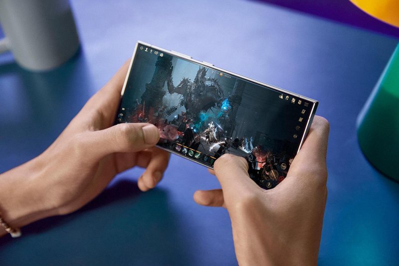 Fotografija: Nova Samsung Galaxy S24 serija prinaša izjemno eleganten dizajn in ogromno tehnoloških inovacij. FOTO: Samsung