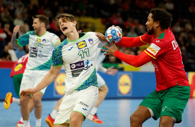 Jure Dolenec ni mogel Slovenije rešiti pred porazom. FOTO: Odd Andersen/AFP
