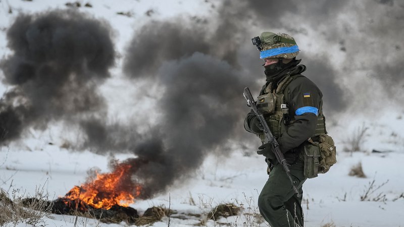 Fotografija: Ukrajinska vojska v zadnjih dneh napada tudi ukrajinska ozemlja, ki si jih je konec septembra 2022 Rusija uradno prisvojila. FOTO: Gleb Garanič/Reuters