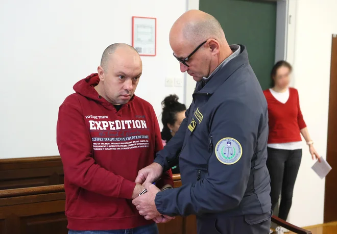 Primož Janez Mihevc je bil po mnenju psihiatra med grožnjami policistom le nekoliko zmanjšano prišteven. FOTO: Dejan Javornik