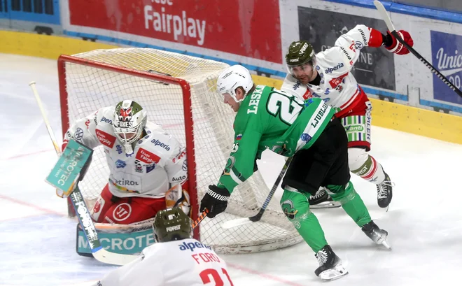 Zmaji so nazadnje igrali doma pred dobrim tednom proti Bolzanu in ga gladko premagali s 3:0. Danes se bodo pomerili z Brunicom. FOTO: Blaž Samec/Delo