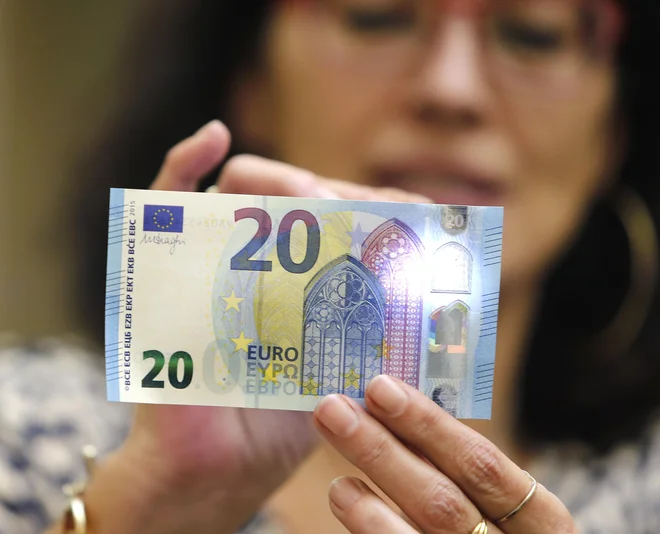 Novi vlagatelji morajo biti zelo pozorni na stroške, povezane z odprtjem in vodenjem računov vrednostnih papirjev. Pri manjših zneskih namreč ti opazno zmanjšajo donos. FOTO: Aleš Černivec