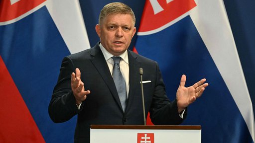Podpora Ukrajini ne more biti v nasprotju z nacionalnimi interesi Slovaške, pravi predsednik vlade Robert Fico. FOTO: Attila Kisbenedek/AFP
