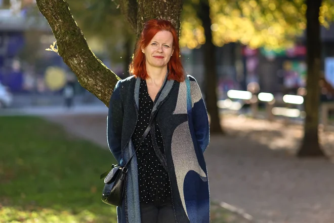 Nekakšen lajtmotiv oziroma tisto, kar glas pripovedi opazi v interakciji parov iz različnih zaledij, je predvsem spolnost. FOTO: Črt Piksi/Delo