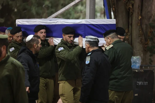 Dvomesečna prekinitev ognja bi bila najobsežnejša tovrstna ponudba izraelske vlade doslej. FOTO: Menahem Kahana/Afp