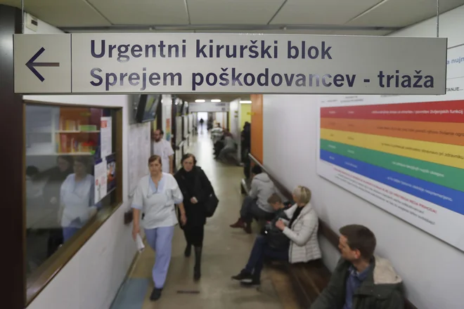 V primeru zaostrovanja stavke bo vsak, ki bo obravnavo potreboval, še vedno obravnavan, pričakujejo pa težave z administrativnimi storitvami. FOTO: Leon Vidic/Delo