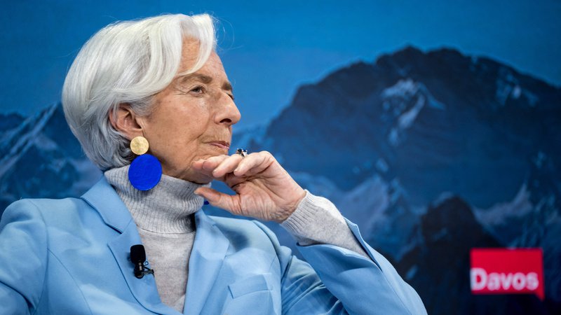 Fotografija: »Prezgodaj je praznovati zmago nad inflacijo,« meni Christine Lagarde, predsednica Evropske centralne banke. FOTO: Fabrice Coffrini/AFP