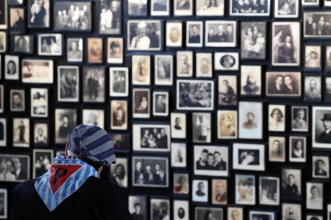 Eden od preživelih taboriščnikov na 78. obletnici osvoboditve Auschwitza. FOTO: Jakub Porzycki/Agencja Wyborcza 