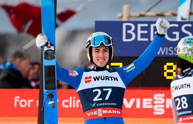 Predlani se je Timi Zajc veselil srebrne medalje na svetovnem prvenstvu v poletih v Vikersundu. Foto Geir Olsen/Afp