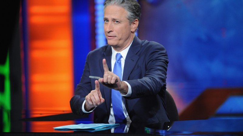 Fotografija: Stewart bo prevzel ponedeljkov termin, pri tem pa sodeloval z vrsto komikov, ki bodo oddajo vodili preostali del tedna. FOTO: Arhiv oddaje The Daily Show