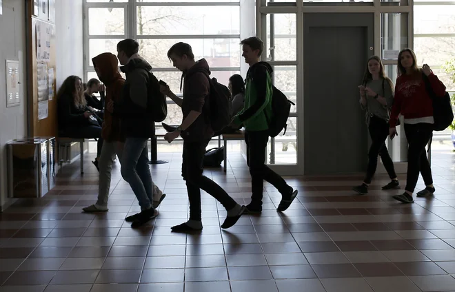 Dijaki srednje šole. Fotografija je simbolična. FOTO: Blaž Samec/Delo