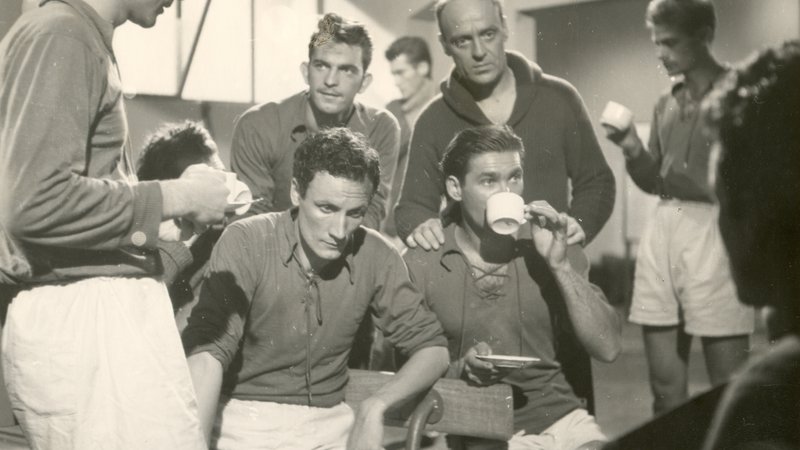 Fotografija: Športna komedija Modri 9 o spopadu individualnega in kolektivnega v nogometni igri je prvi jugoslovanski celovečerni film o športnem življenju. FOTO: arhiv Hrvaške kinoteke