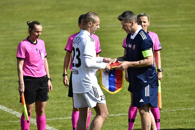 Aleksander Čeferin in Zvonimir Boban na eni od prijateljskih dobrodelnih tekem. FOTO: Ronald Goršić/Cropix