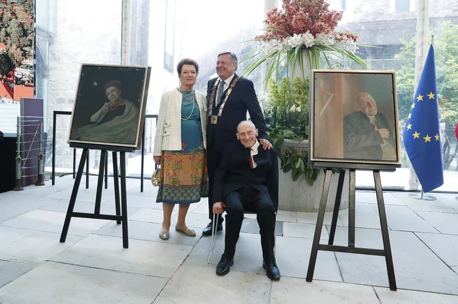 Še lani, ko je ob 9. maju, prazniku Ljubljane, postal častni meščan Ljubljane, je pri svojem 101. letu prišel na Ljubljanski grad na podelitev najvišjih priznanj mesta. Foto Leon Vidic/ Delo