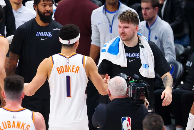 »Ko sem bil otrok, sem si vedno želel gledati tekmo All Star, vendar mi starši niso dovolili, ker je bila tekma nekje ob treh zjutraj,« je v četrtek za televizijo TNT v Atlanti pred sobotno tekmo (1.00) Dallasa proti domači ekipi Hawks dejal Dončić. FOTO: Reuters