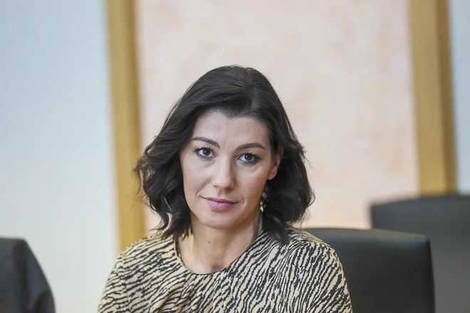 Dominika Švarc Pipan je doslej vztrajala, da ne bo odstopila. FOTO: Jože Suhadolnik/Delo