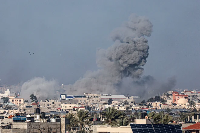 ICJ je sicer danes odločal le o zahtevi Pretorie za nujne izredne ukrepe, ne pa o vprašanju, ali Izrael izvaja genocid v palestinski enklavi. FOTO: Afp