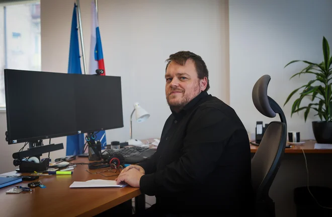 Novi zakon o dolgotrajni oskrb sodi med prve uspehe, s katerimi se ob prvi obletnici ministrstva za solidarno prihodnost lahko pohvali Simon Maljevac. FOTO: Matej Družnik