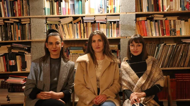 Nad literarnim časopisom November uredniško bedijo (z leve) Tamara Babić Nikiforov, Katarina Gomboc Čeh in Anja Mugerli. FOTO: arhiv časopisa November