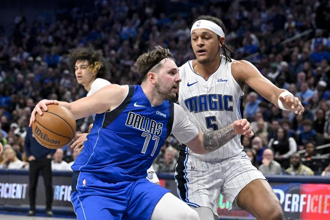 Luka Dončić in Paolo Banchero (desno) sta se v Dallasu udarila na vso moč. FOTO: Jerome Miron/USA Today Sports