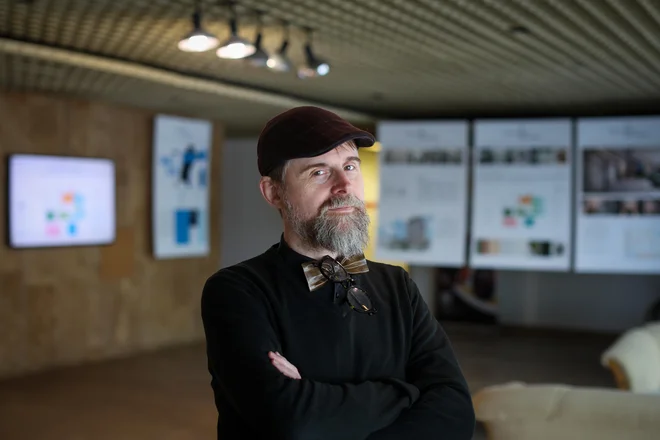 »Lahko samozavestno rečem, da sem konstruktivno prispeval k temu, da ima danes strip pri nas pomembno izobraževalno vlogo,« pravi Ciril Horjak. FOTO: Matej Družnik/Delo