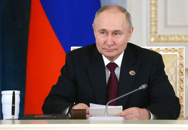 Putin je bil ta teden tudi uradno potrjen kot četrti kandidat na predsedniških volitvah, ki bodo marca. Tako se bo potegoval za svoj že peti predsedniški mandat. FOTO: Vyacheslav Prokofyev/AFP
