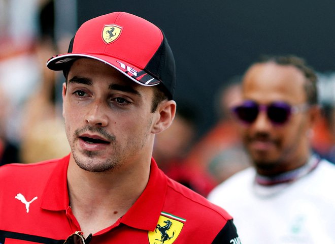 Charles Leclerc in Lewis Hamilton bosta moštvena tekmeca? FOTO: Benoit Tessier/Reuters