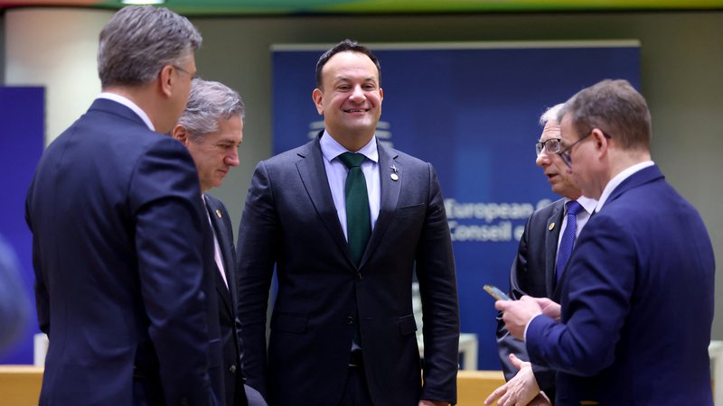 Fotografija: Slovenski premier Robert Golob (drugi z leve) ni želel komentirati dogajanja za zaprtimi vrati. FOTO: Johanna Geron/Reuters