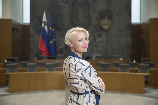 Urška Klakočar Zupančič je izjavila, da je bil Pavel Rupar zelo žaljiv tako do poslancev kot do nje osebno, zaradi česar je povzdignila glas. FOTO: Leon Vidic/Delo