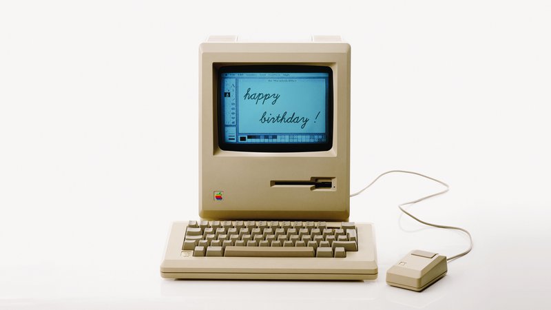 Fotografija: Macintosh 128K so predstavili januarja 1984. Foto Shutterstock
