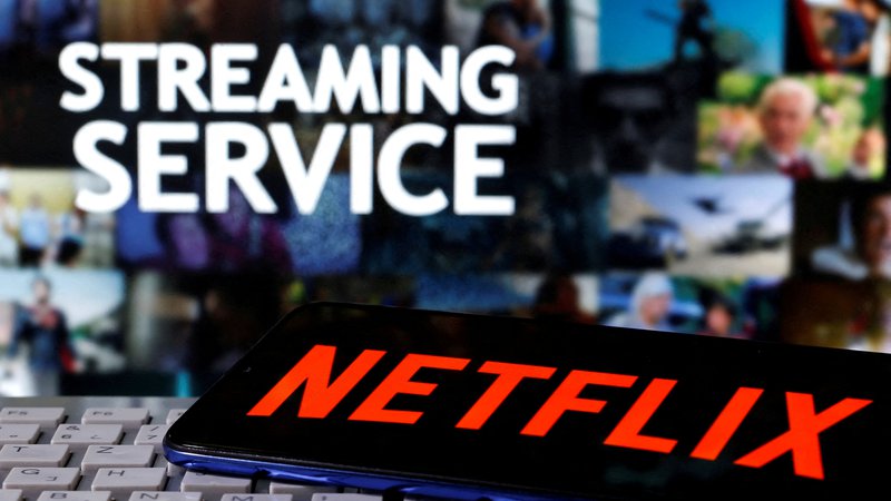 Fotografija: Netflix utrjuje svoje vodilno mesto med ponudniki pretočnih videovsebin.

Foto Dado Ruvić/Reuters