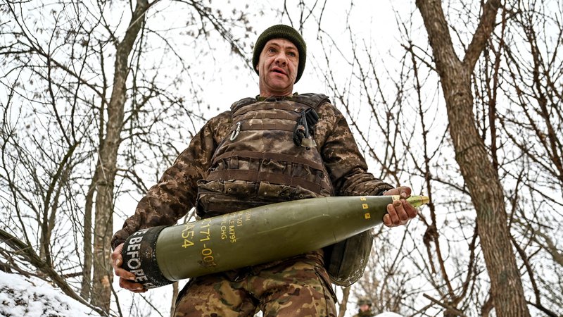 Fotografija: Uniji je spodletelo pri obljubi, da bo v letu dni, do konca marca, Ukrajini poslala milijon granat. FOTO: Reuters