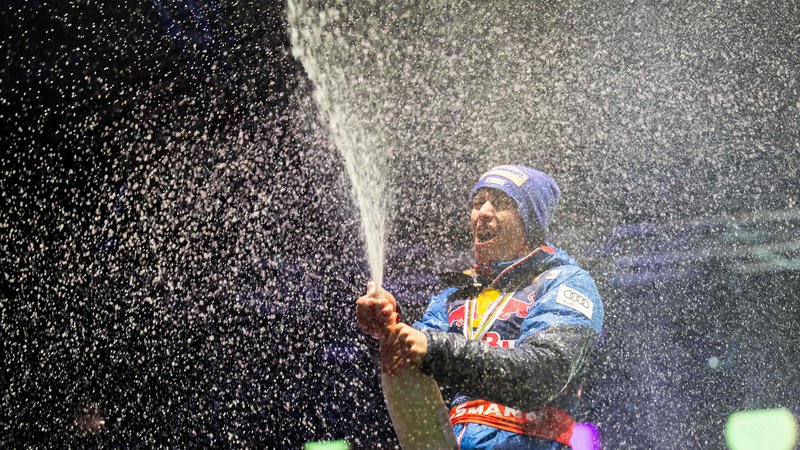 Fotografija: Avstrijski šampion Stefan Kraft tako čudovite slovesne razglasitve najboljših kot na Kulmu še ni doživel. FOTO: Georg Hochmuth/AFP