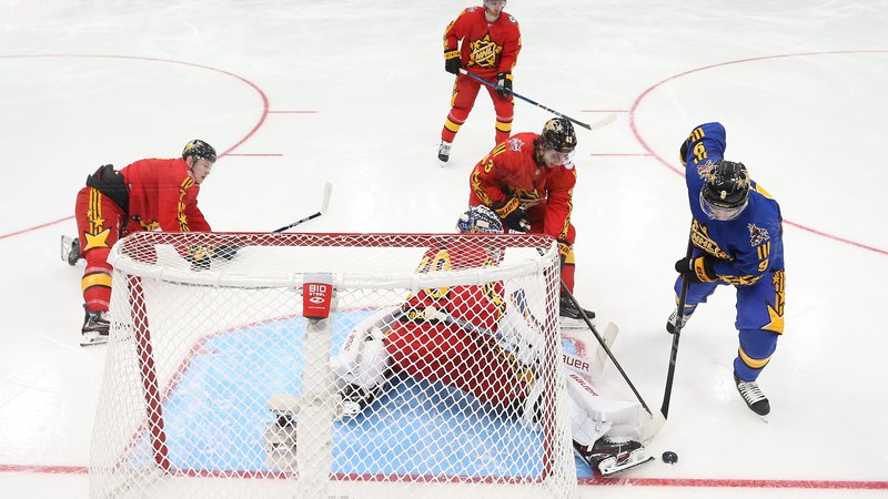 Fotografija: Toronto je tokrat užival v hokejski ekshibiciji. FOTO: Claus Andersen/AFP