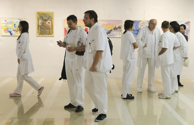 Že dolgo opozarjamo na dejstvo, da naše javno zdravstvo ni tako, kot bi si ga zaslužili naši pacienti, opozarjajo zasebniki. FOTO: Jože Suhadolnik/Delo