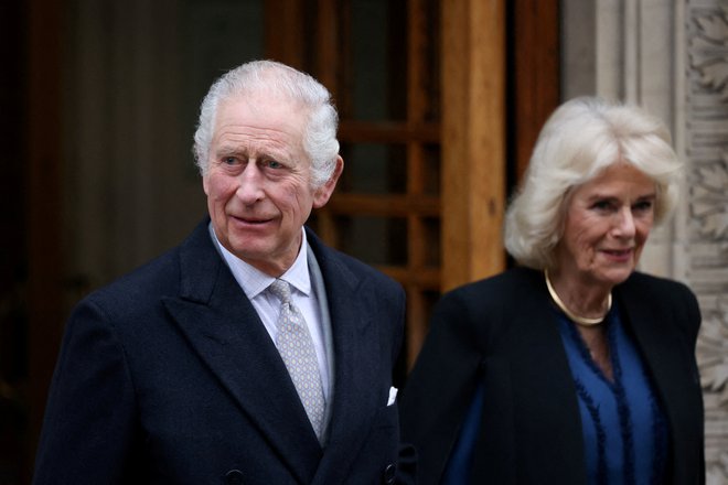Zdi se, da je ob vseh mankajočih članih kraljeve družine trenutno še najbolj viden obraz kraljevine kraljica Camilla. FOTO: Hollie Adams/Reuters