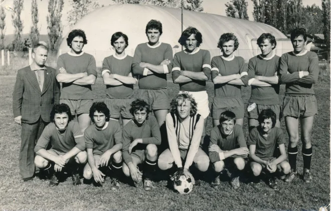Člansko moštvo NK Partizan Žalec je v sezoni 1976/77 vodil trener in predsednik kluba Jože Grobelnik. FOTO: Arhiv NK Žalec