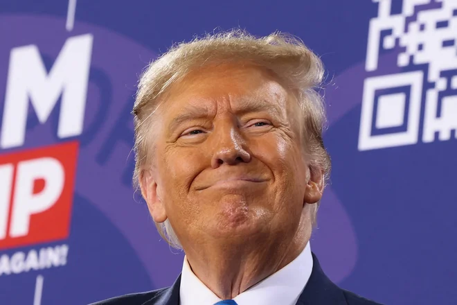 Trump računa, da bo vrhovno sodišče odločilo v njegovo korist, saj je tri sodnike imenoval sam. FOTO: Ronda Churchill/Reuters