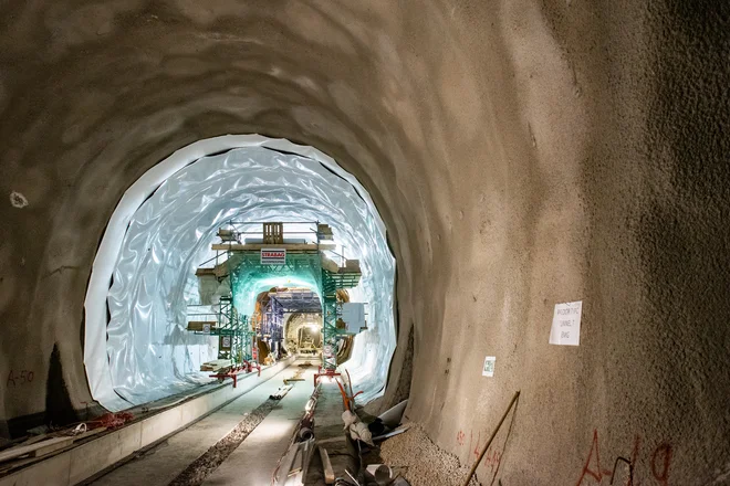 Delavci štirih turških izvajalcev del pri projektu drugega železniškega tira med Divačo in Koprom bodo 15. februarja začeli stavkati. FOTO: 2TDK