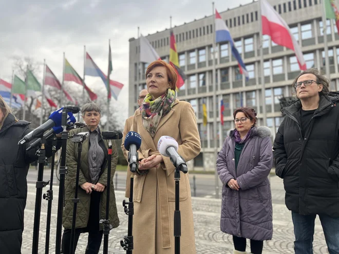 »Obtožbe so resne in so nedopustne,« pa je dejala Asta Vrečko in navedla, da se bodo tudi v stranki o tem pogovorili, saj ne morejo pustiti stvari nedorečenih. FOTO: Levica