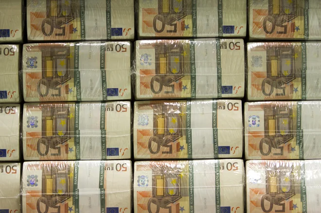 Cilj države bi moral biti, da se struktura finančnih naložb gospodinjstev približa evropski. Imajo pa nadpovprečno velik delež naložb v delnicah in deležih, kar je predvsem posledica načina privatizacije po osamosvojitvi Slovenije. FOTO: Banka Slovenije