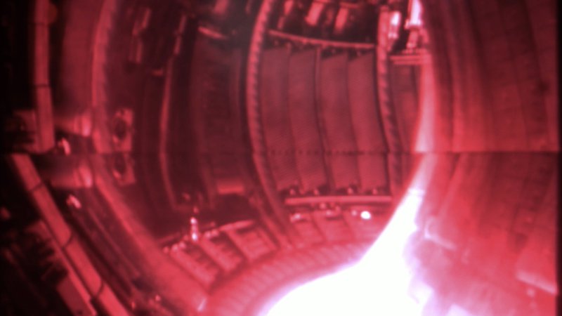 Fotografija: Plazma v tokamaku Jet ob zadnjem rekordu. FOTO: Eurofusion

 