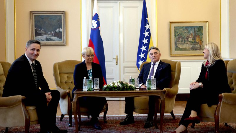Fotografija: Nataša Pirc Musar, Željka Cvijanović, Željko Komšić, in Denis Bećirović. FOTO: Elvis Barukcic/AFP