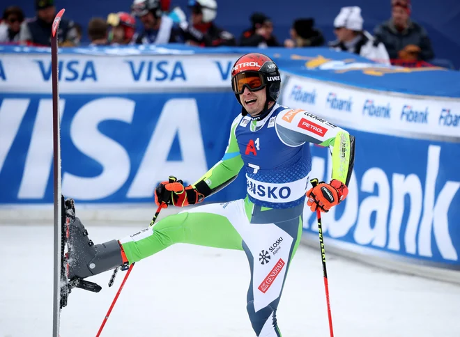 Žan Kranjec je na drugi progi napredoval za eno mesto. FOTO: Stoyan Nenov/Reuters