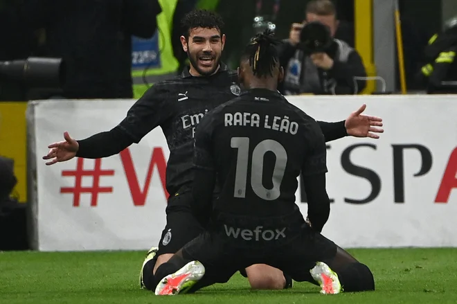 Theo Hernandez in Rafael Leao sta uspešno sodelovala pri golu Milana. FOTO: Isabella Bonotto/AFP